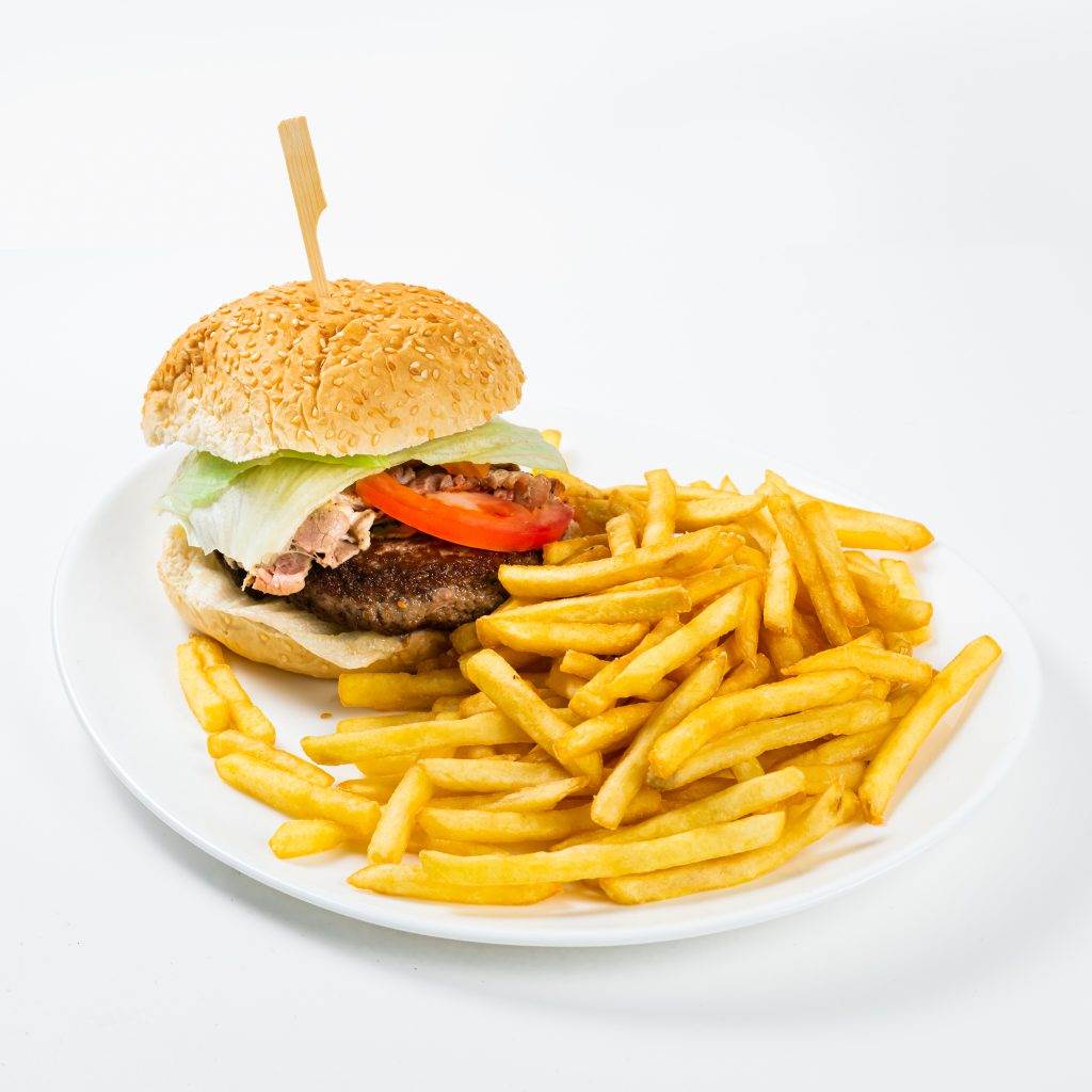 Cheeseburger con Patatine Fritte